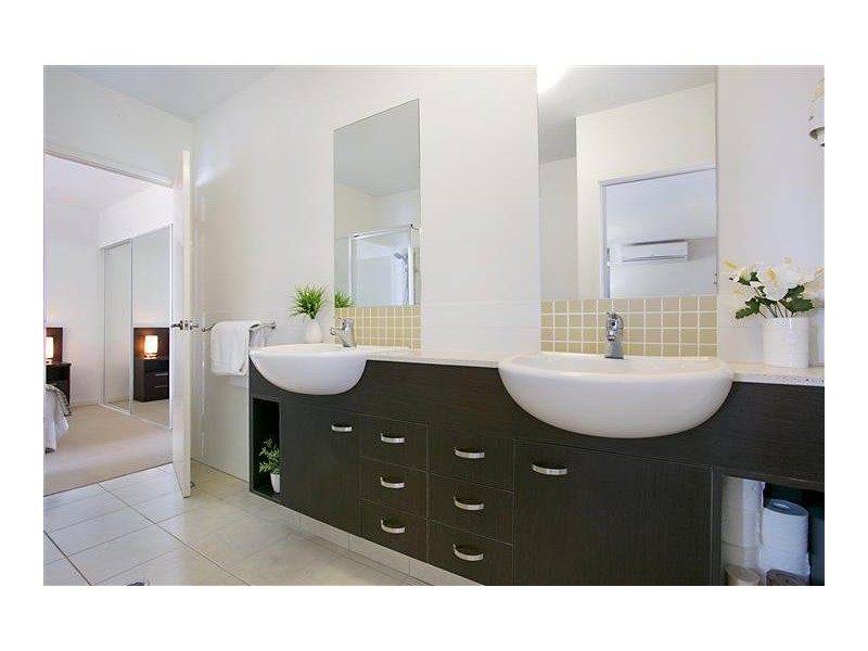 408/18 Fern Street, Surfers Paradise QLD 4217