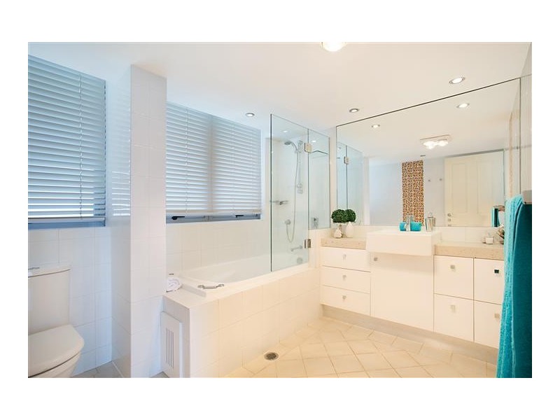 21 ‘Berkeley on the Beach’ 25 Northcliffe Terrace, Surfers Paradise QLD 4217