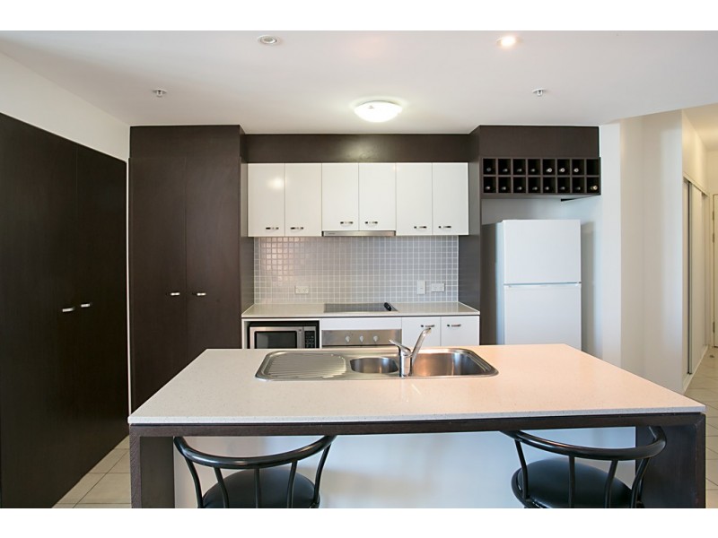 18 Fern Street, Surfers Paradise QLD 4217