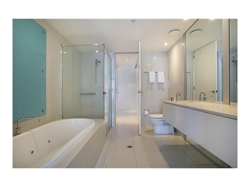 9 Hamilton Avenue, Surfers Paradise QLD 4217