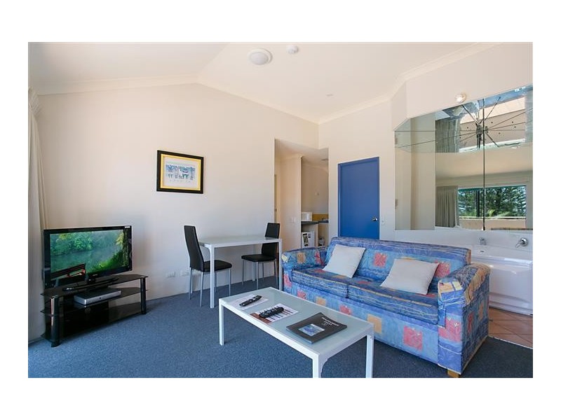 42/112 Surf Parade, Broadbeach QLD 4218