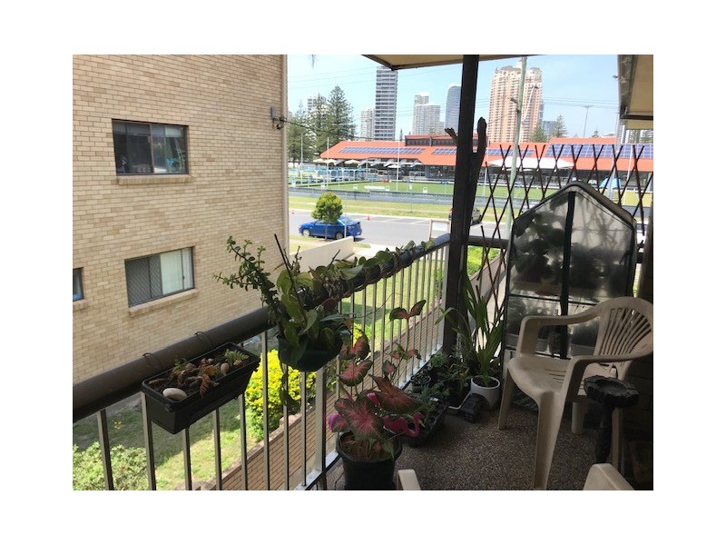 13 Armrick Avenue, Broadbeach QLD 4218