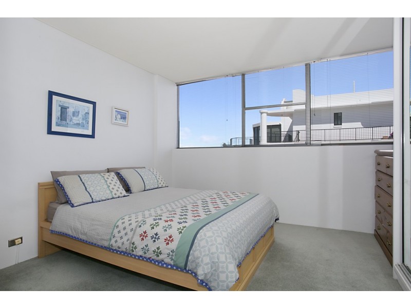 17/11 Paradise Island, Surfers Paradise QLD 4217