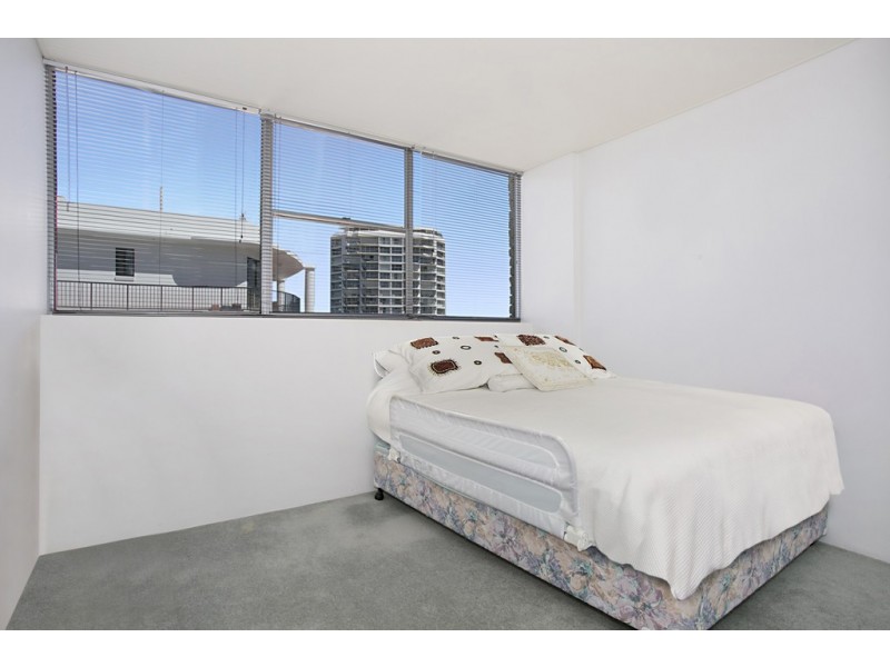 17/11 Paradise Island, Surfers Paradise QLD 4217