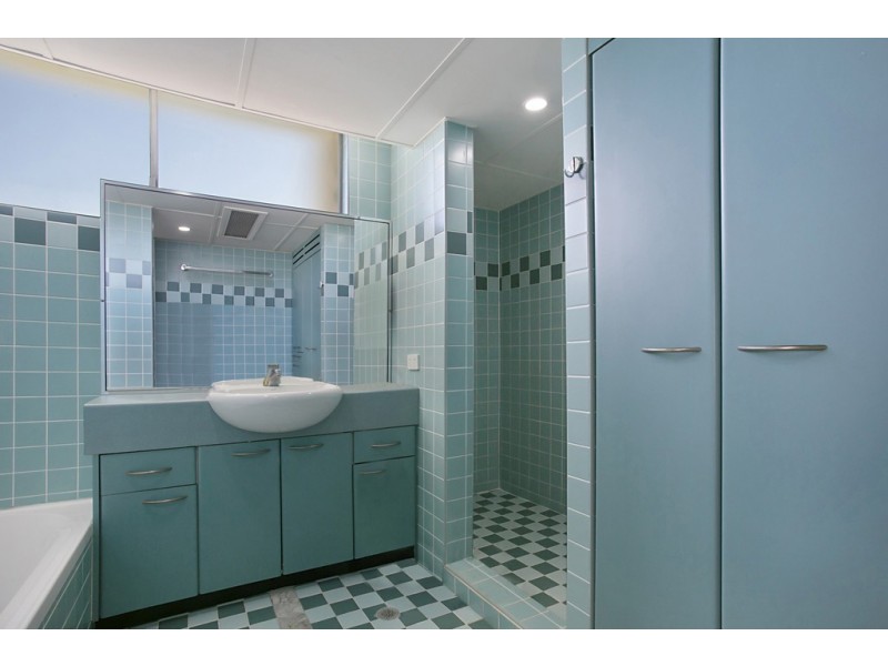 17/11 Paradise Island, Surfers Paradise QLD 4217