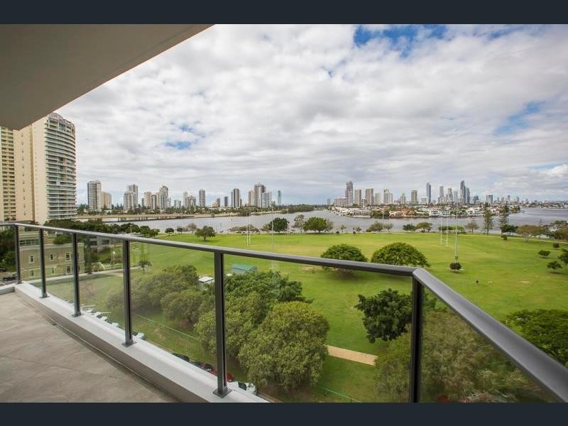 30 Brighton Pde, Southport QLD 4215