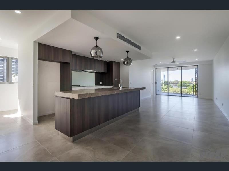 30 Brighton Pde, Southport QLD 4215