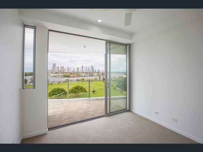 30 Brighton Pde, Southport QLD 4215