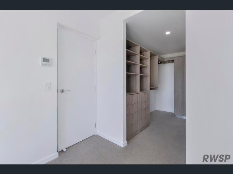 30 Brighton Pde, Southport QLD 4215