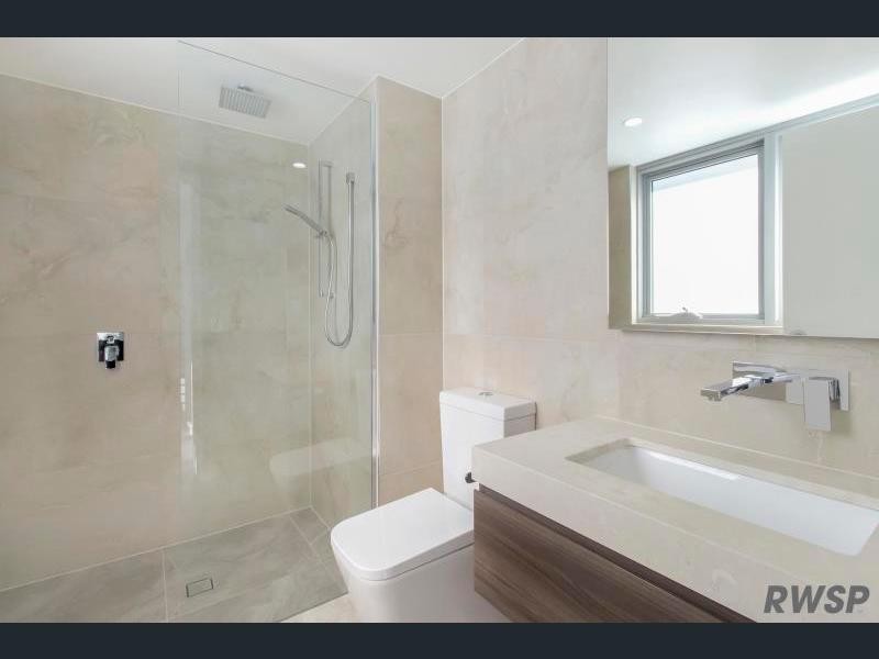 30 Brighton Pde, Southport QLD 4215