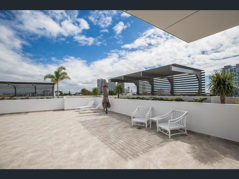 30 Brighton Pde, Southport QLD 4215