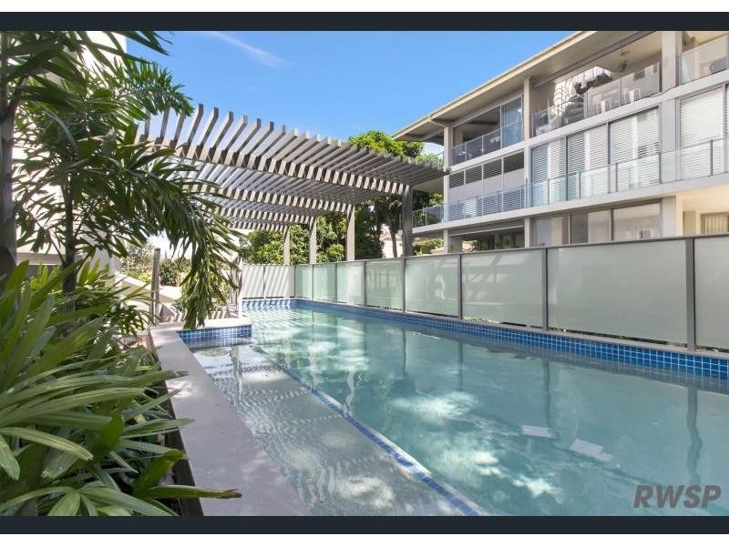 30 Brighton Pde, Southport QLD 4215