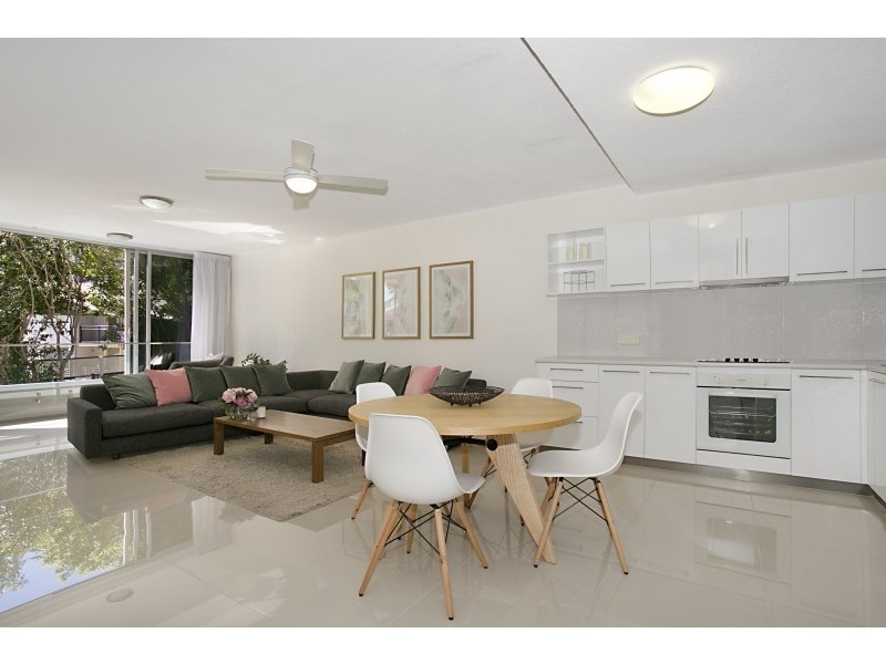 4/11 Paradise Island, Surfers Paradise QLD 4217