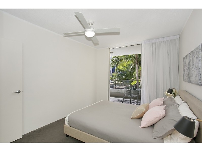 4/11 Paradise Island, Surfers Paradise QLD 4217