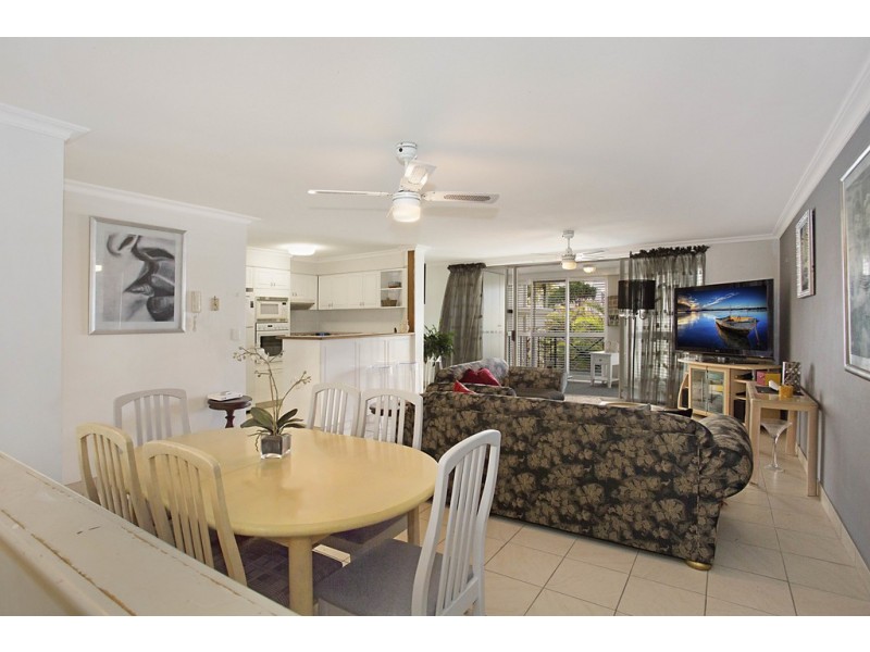 6/4 Northcliffe Terrace, Surfers Paradise QLD 4217