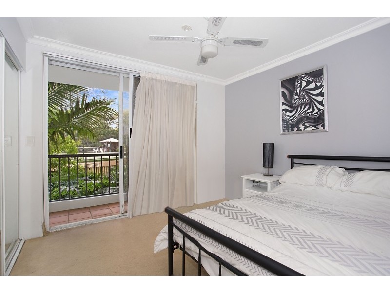 6/4 Northcliffe Terrace, Surfers Paradise QLD 4217