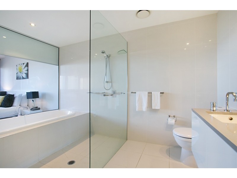 9 Ferny Avenue, Surfers Paradise QLD 4217