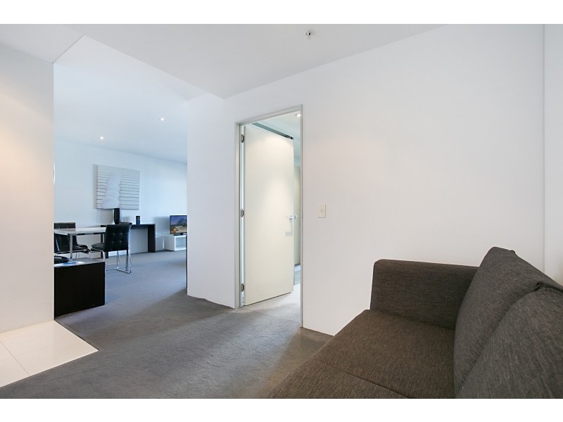 9 Ferny Avenue, Surfers Paradise QLD 4217