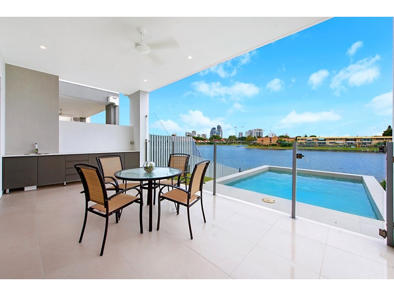 34 Sailaway Street, Mermaid Waters QLD 4218
