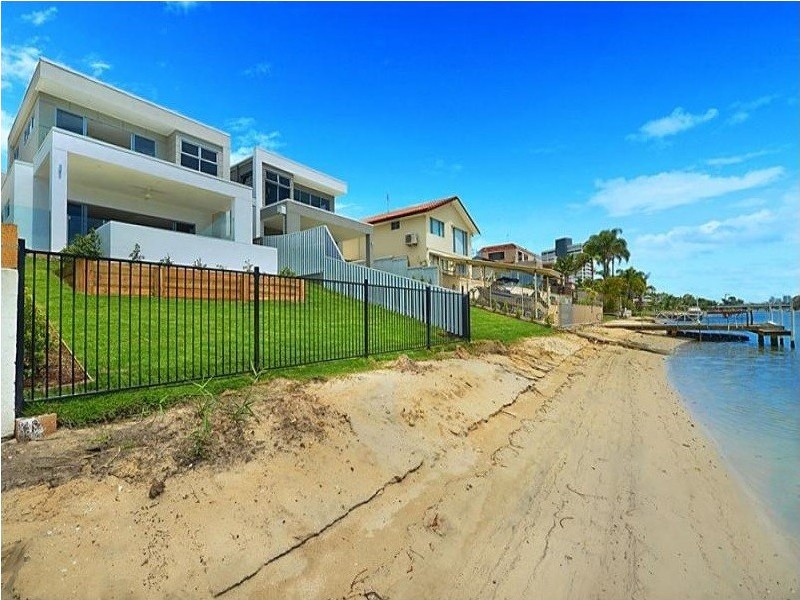34 Sailaway Street, Mermaid Waters QLD 4218