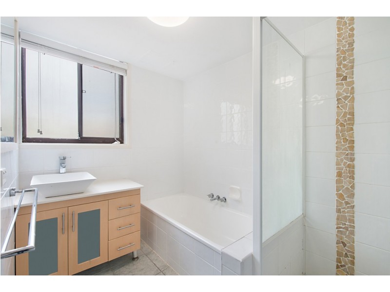 2/20a Old Burleigh Road, Surfers Paradise QLD 4217