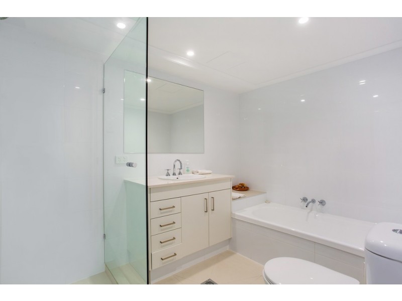 8E/ 4 Old Burleigh Road, Surfers Paradise QLD 4217