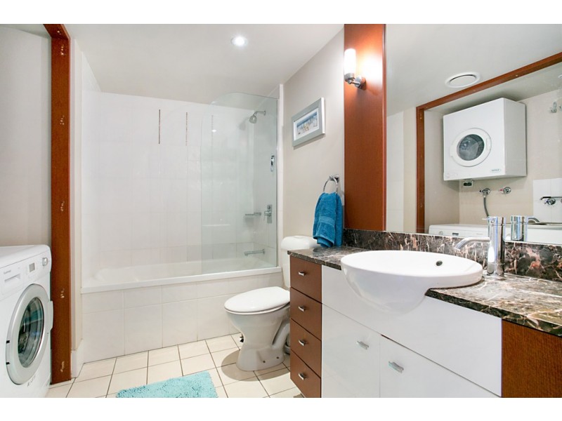 23 Ferny Avenue, Surfers Paradise QLD 4217