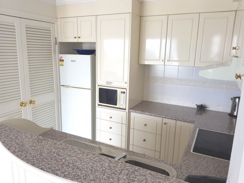 24 Queensland Avenue, Broadbeach QLD 4218