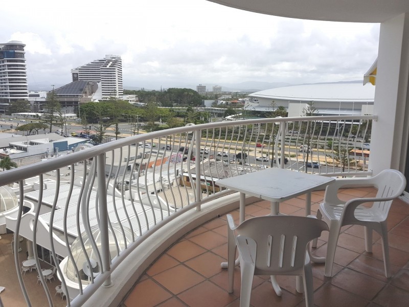 24 Queensland Avenue, Broadbeach QLD 4218