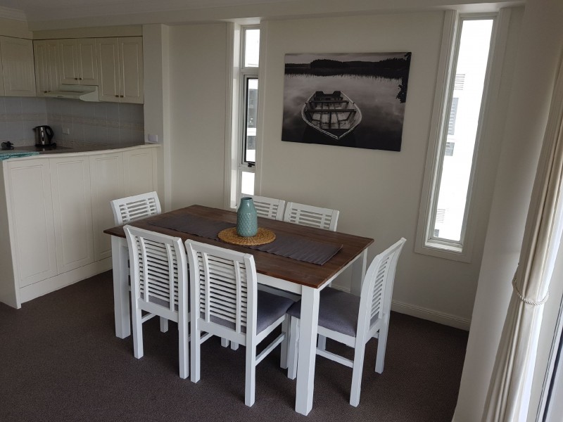 24 Queensland Avenue, Broadbeach QLD 4218