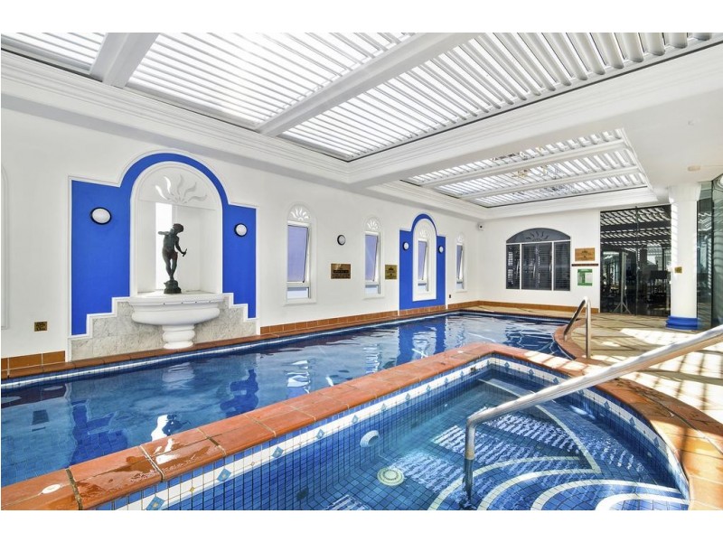 24 Queensland Avenue, Broadbeach QLD 4218