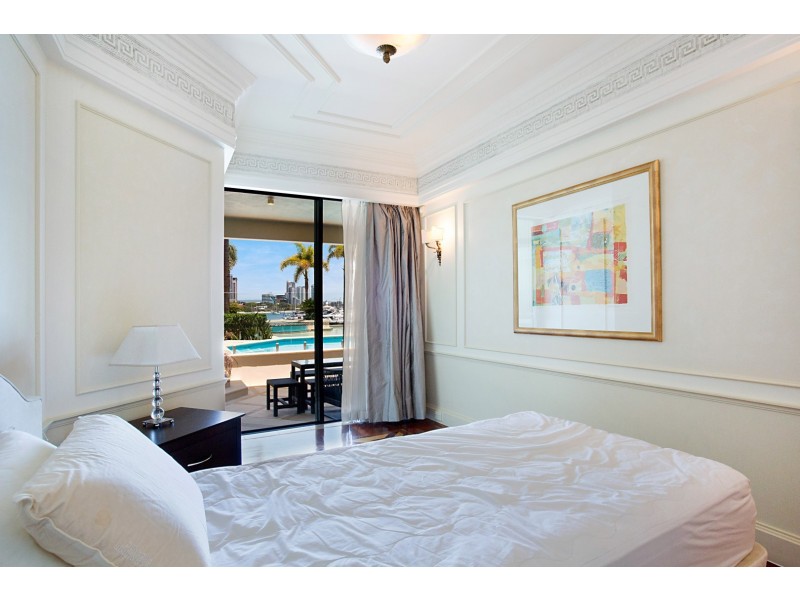 94 Seaworld Drive, Main Beach QLD 4217