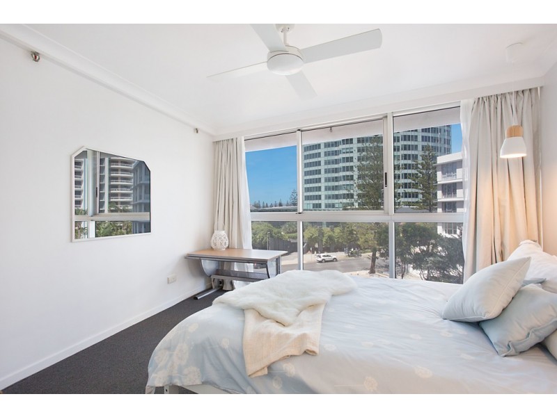 Unit 3E ‘Peninsula’ 5 Clifford Street, Surfers Paradise QLD 4217