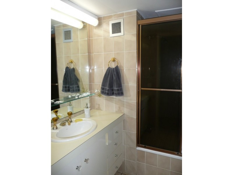 Unit 49 Acapulco 4 Thornton Street, Surfers Paradise QLD 4217
