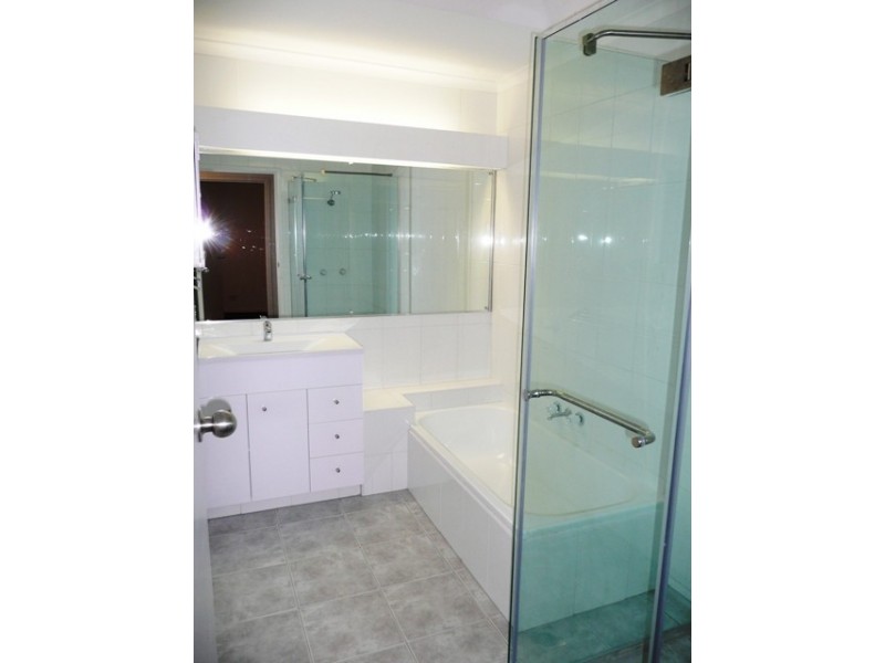 Villa 12 Fig Tree East, 81 Salerno Street, Isle Of Capri QLD 4217