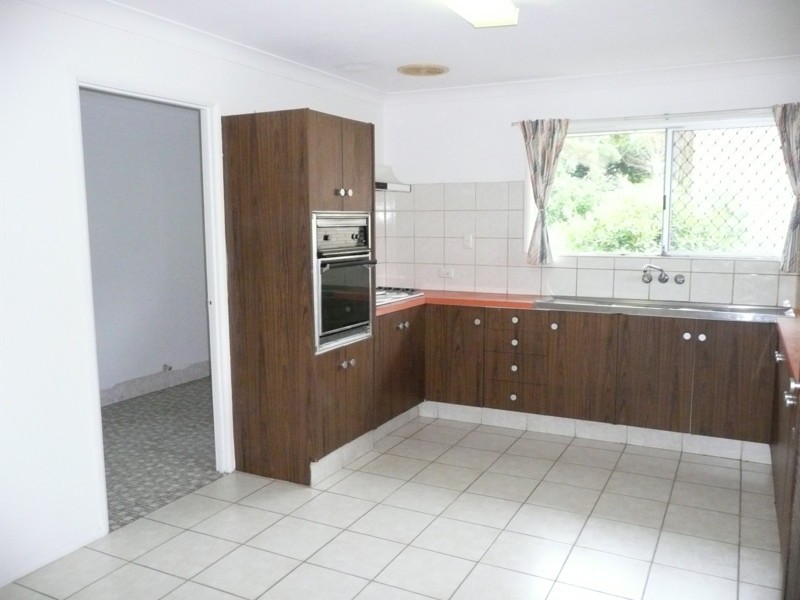 28 Crinum Crescent, Southport QLD 4215