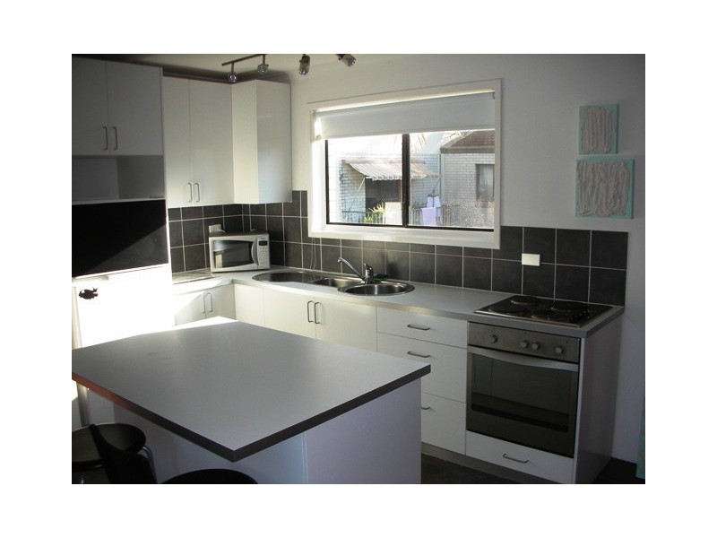 6/4 Baker Avenue, Labrador QLD 4215