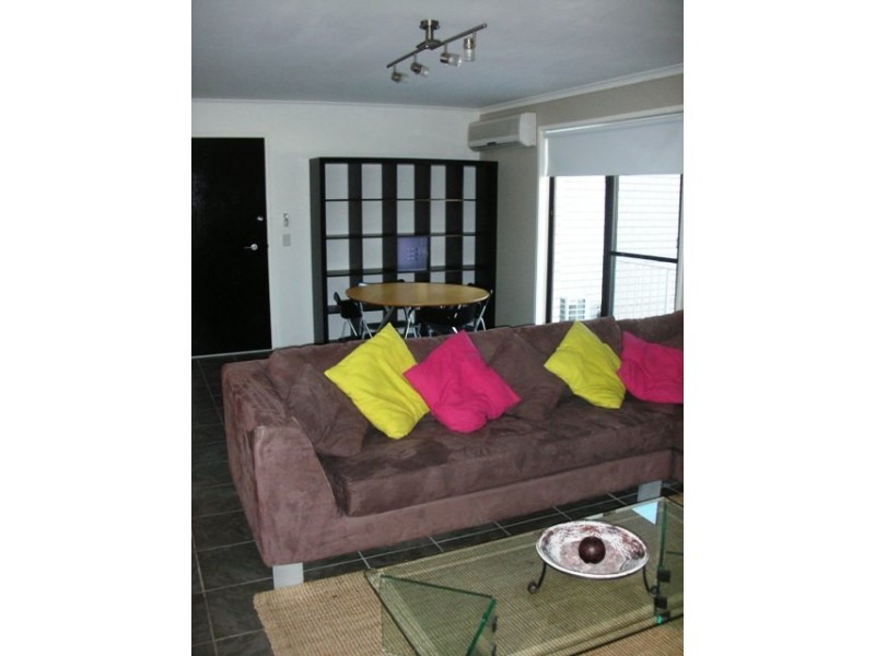 6/4 Baker Avenue, Labrador QLD 4215