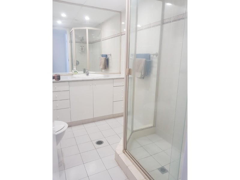 3 Oak Avenue, Surfers Paradise QLD 4217