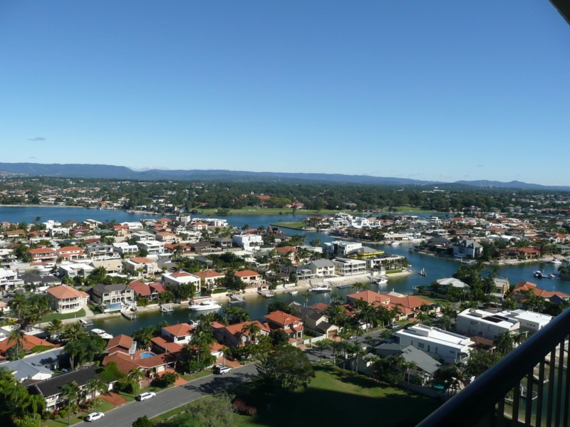 Unit 108 Atlantis West 2 Admiralty Drive, Surfers Paradise QLD 4217