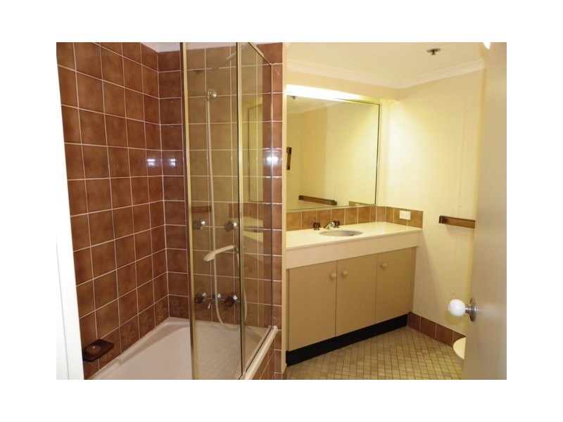 Unit 108 Atlantis West 2 Admiralty Drive, Surfers Paradise QLD 4217