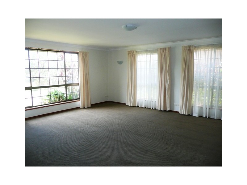 55 Lambros Drive, Benowa QLD 4217