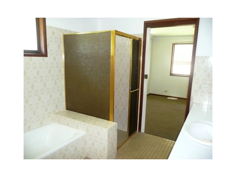 55 Lambros Drive, Benowa QLD 4217