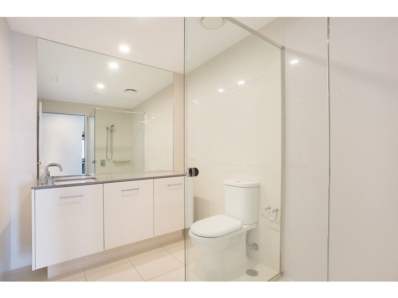 9 Ferny Avenue, Surfers Paradise QLD 4217