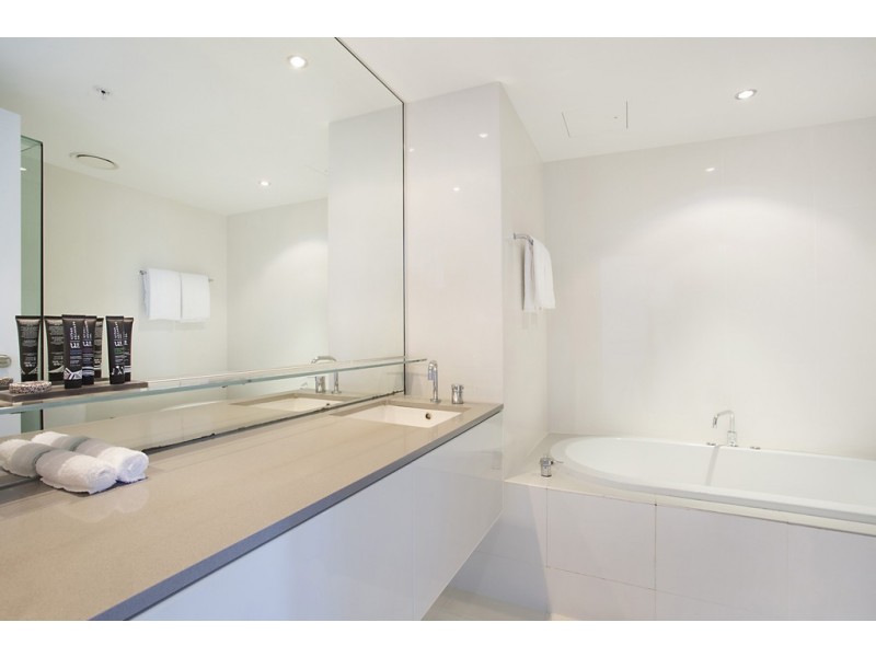 9 Ferny Avenue, Surfers Paradise QLD 4217