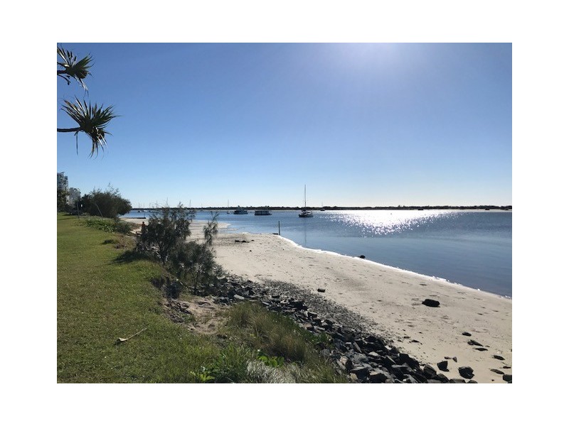 7 Robert Street, Labrador QLD 4215