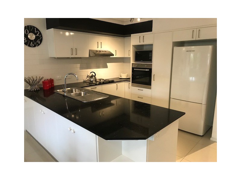 7 Robert Street, Labrador QLD 4215