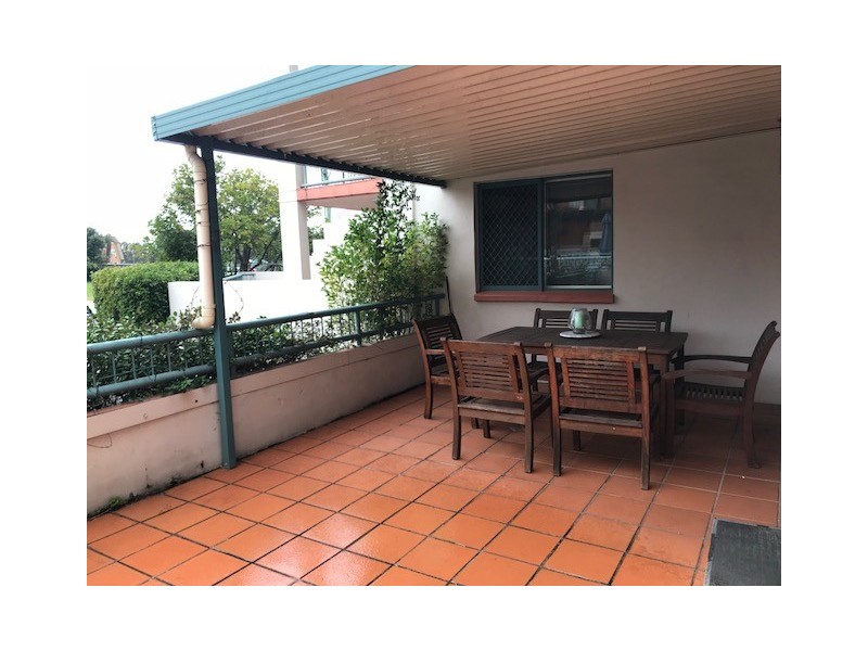 7 Robert Street, Labrador QLD 4215