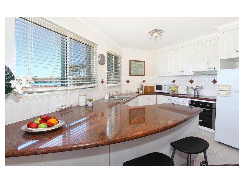 7 Robert Street, Labrador QLD 4215