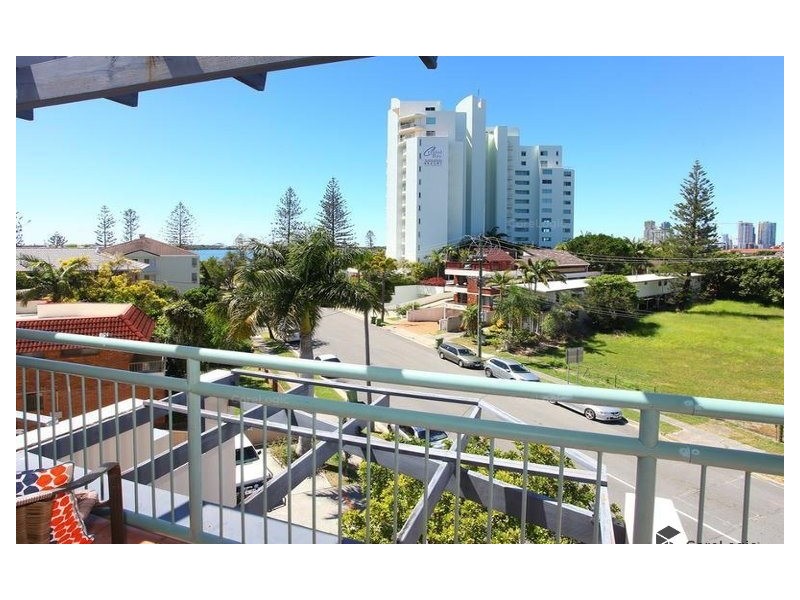 7 Robert Street, Labrador QLD 4215